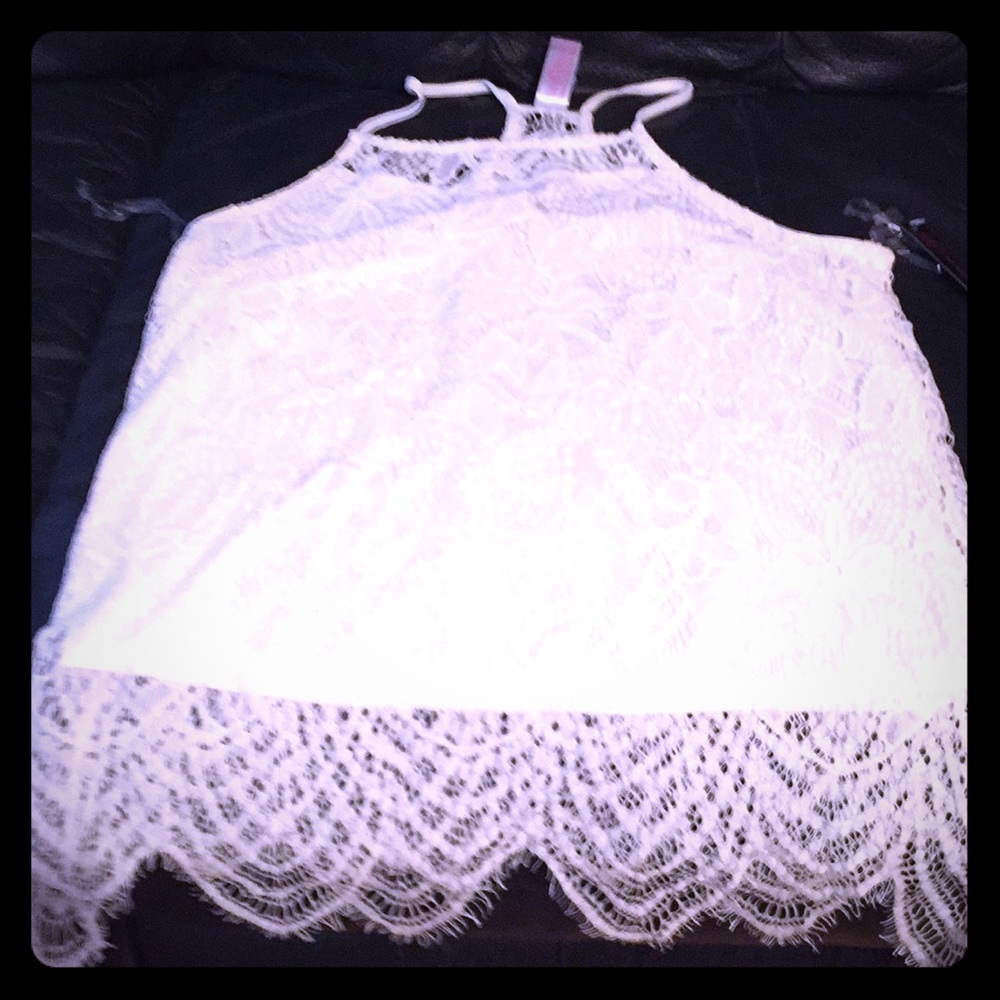 Scallop lace tank